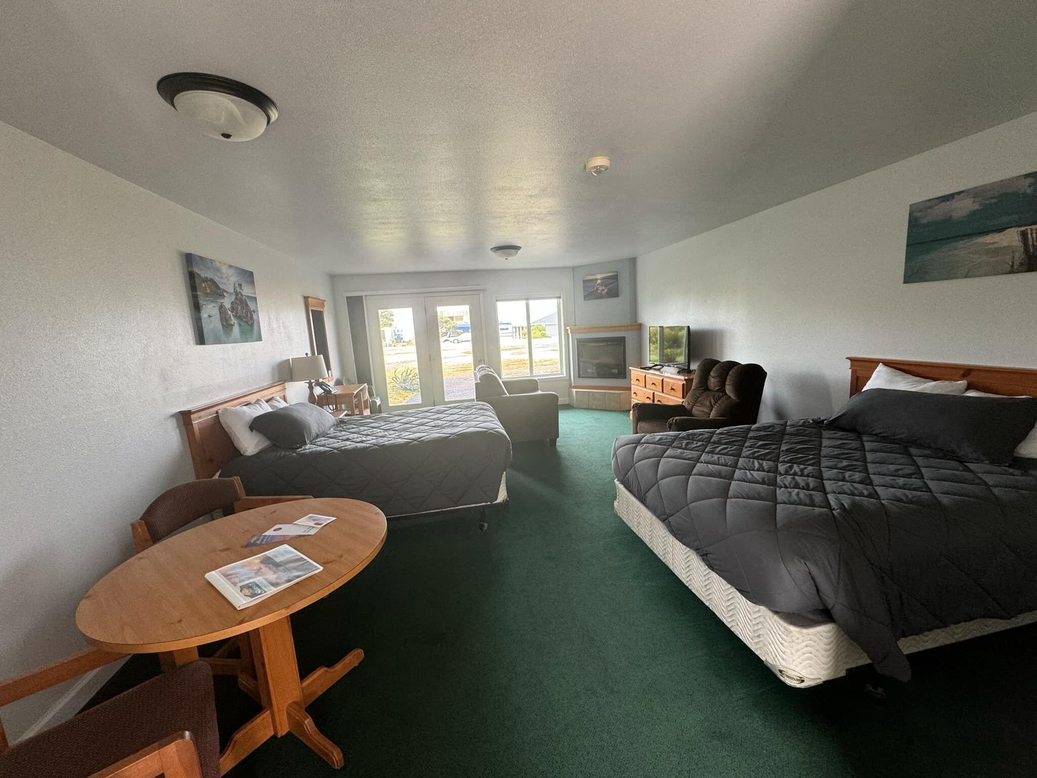 Standard Studio, 2 Queen Beds, Roll-in Shower, Partial Ocean View | Floor plan