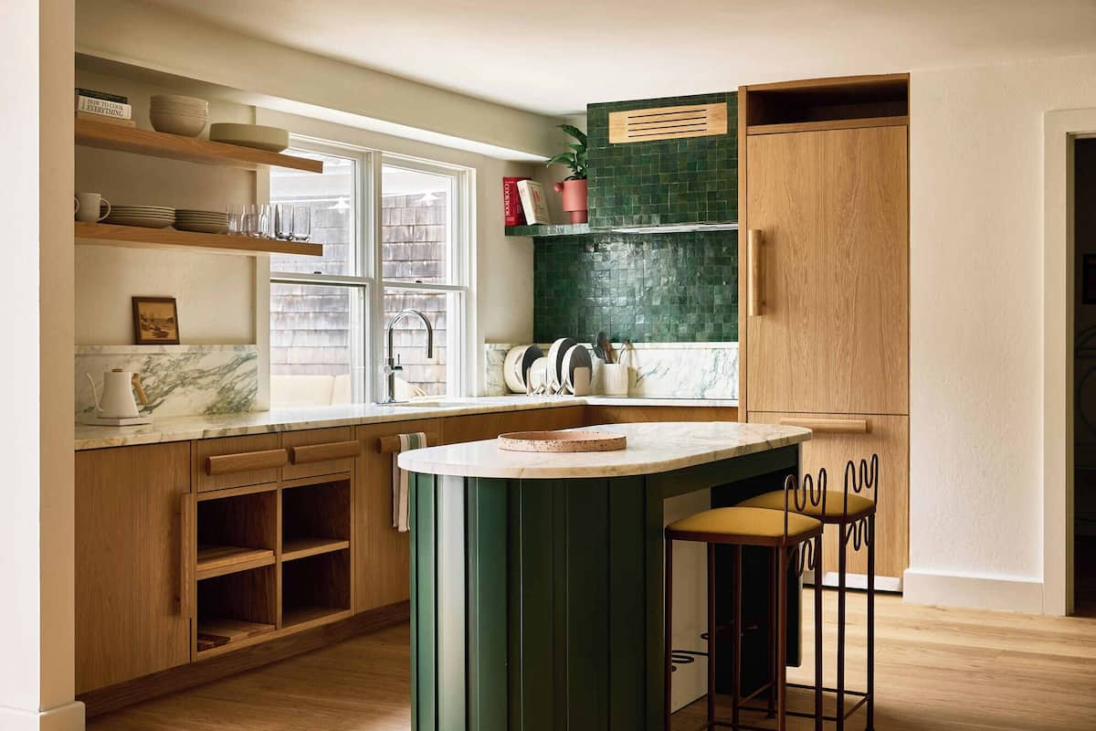 deluxe suite | 1 bedroom, pillow-top beds, iron/ironing board, travel cot