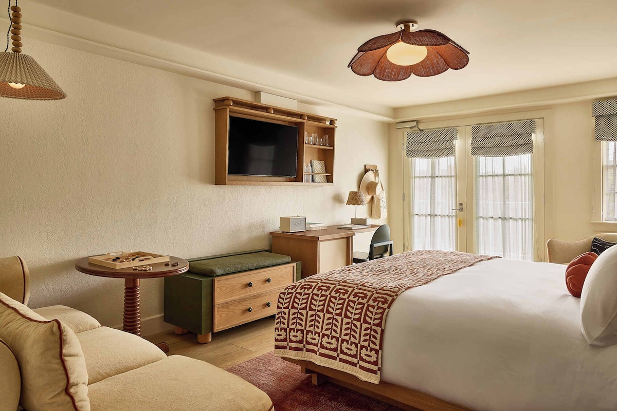 1 bedroom, pillow-top beds, iron/ironing board, travel cot