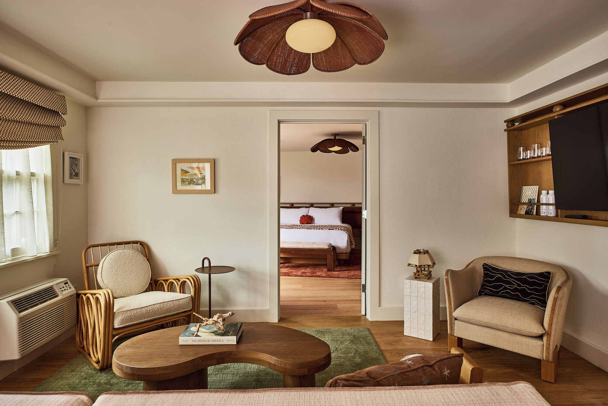 Chambre | Lit avec matelas à plateau-coussin, fer et planche à repasser