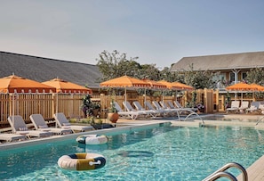 Seasonal outdoor pool - The Beachside (Nantucket)