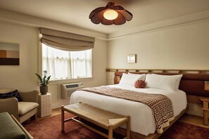 Suite – deluxe | Senger med overmadrass, strykejern/-brett og reiseseng for barn
