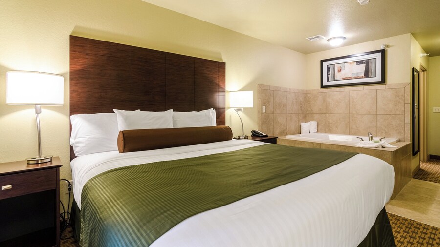 Cobblestone Inn & Suites - Cambridge