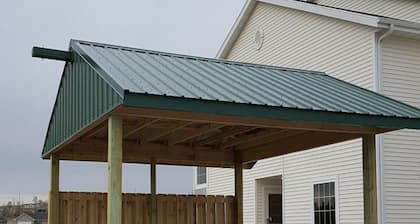 Cobblestone Inn & Suites - Cambridge