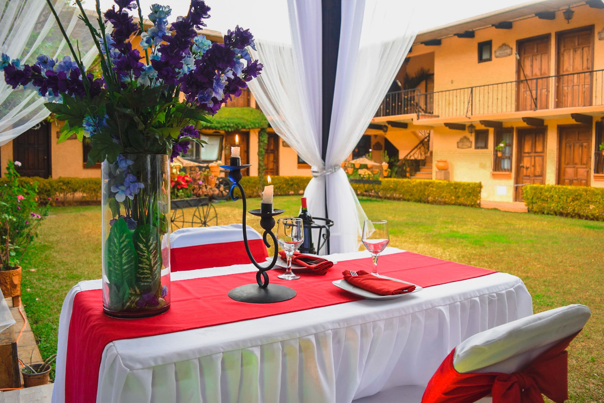 breakfast, lunch, dinner served; regional cuisine