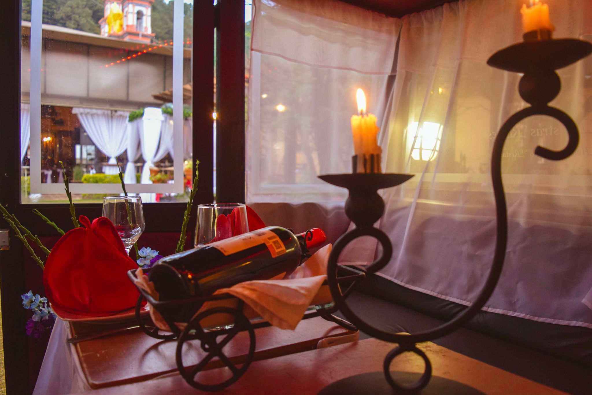 breakfast, lunch, dinner served; regional cuisine