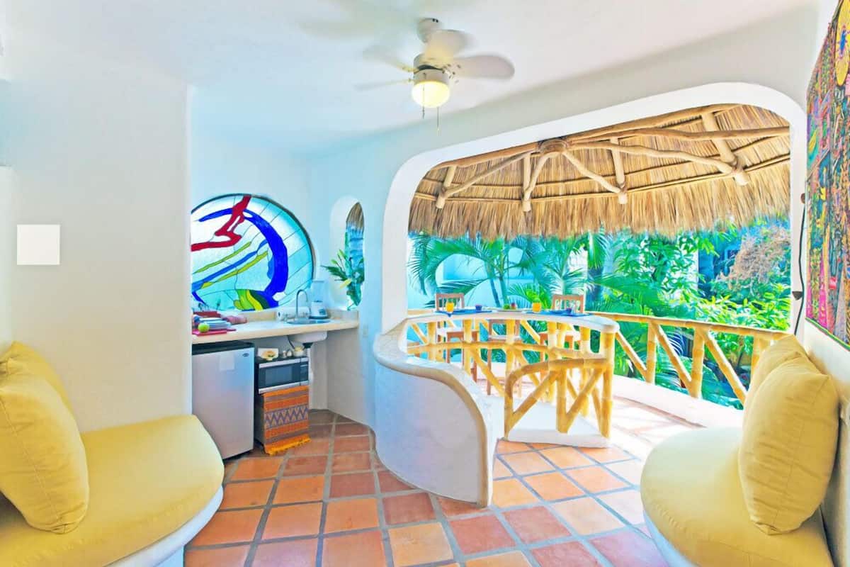 Two Bedroom Two Bathroom Upper Bungalow | Living area