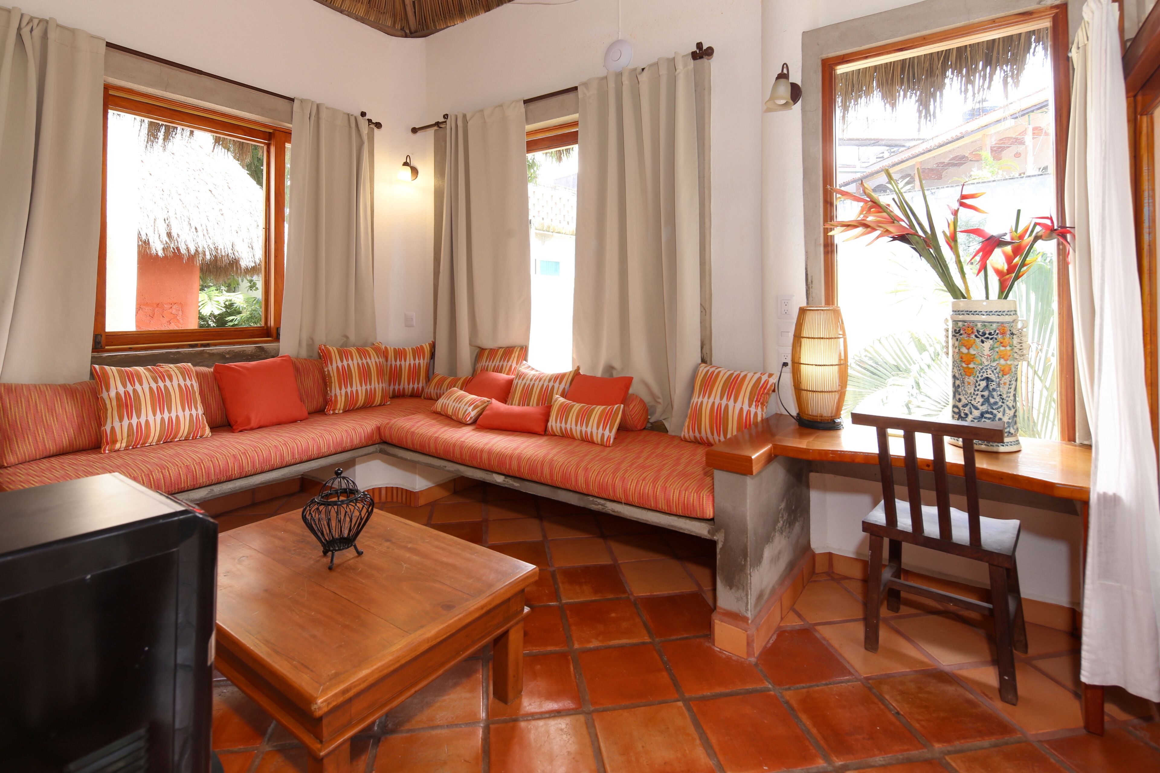 romantic bungalow, 1 bedroom, kitchenette, garden view | living area