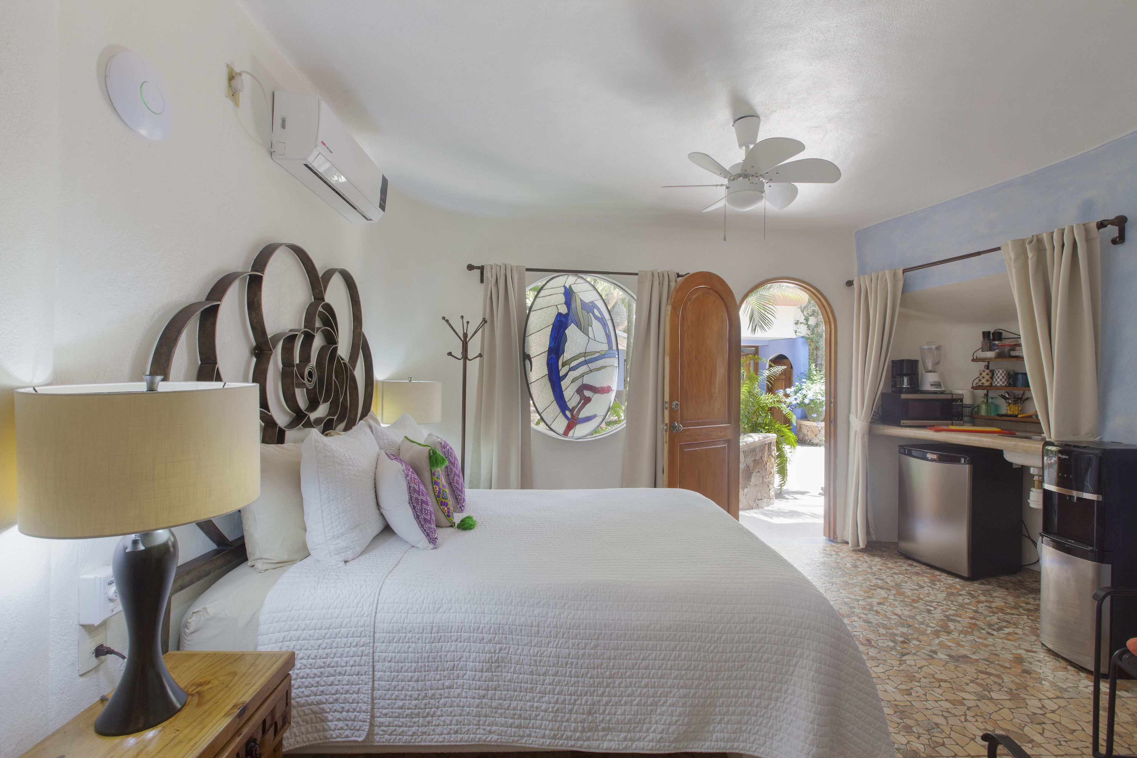 1 bedroom, egyptian cotton sheets, premium bedding, tempur-pedic beds