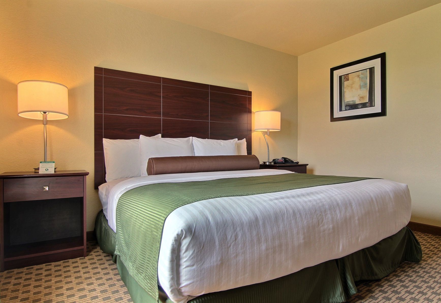 Premium bedding, in-room safe, desk, laptop workspace
