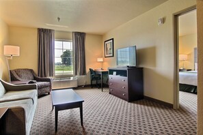 Premium bedding, in-room safe, desk, laptop workspace - Cobblestone Inn & Suites - Linton (Linton)