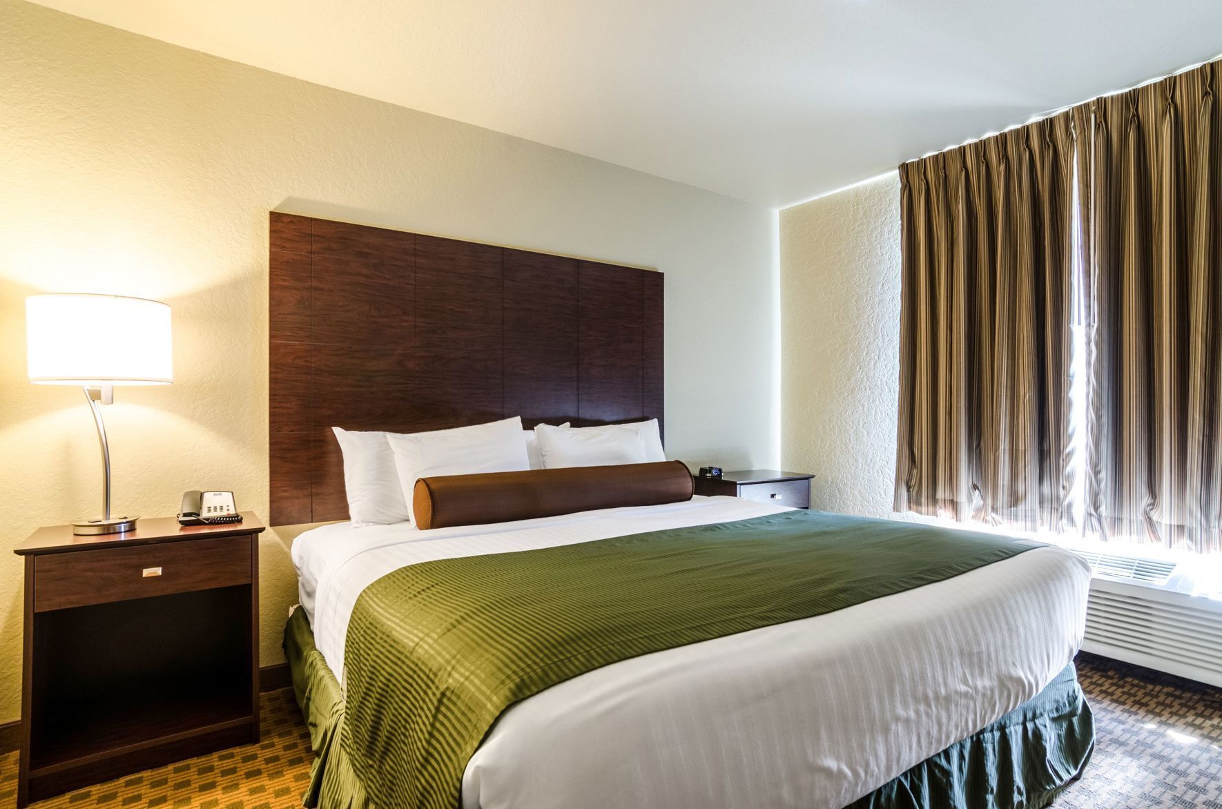 Premium bedding, in-room safe, desk, laptop workspace