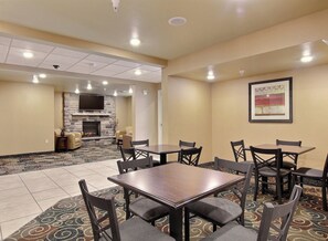 Free daily self-service breakfast  - Cobblestone Inn & Suites - Linton (Linton)