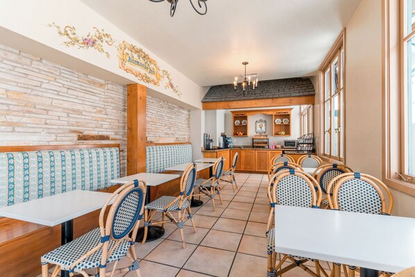 Free daily continental breakfast  - Normandy Inn (Carmel)