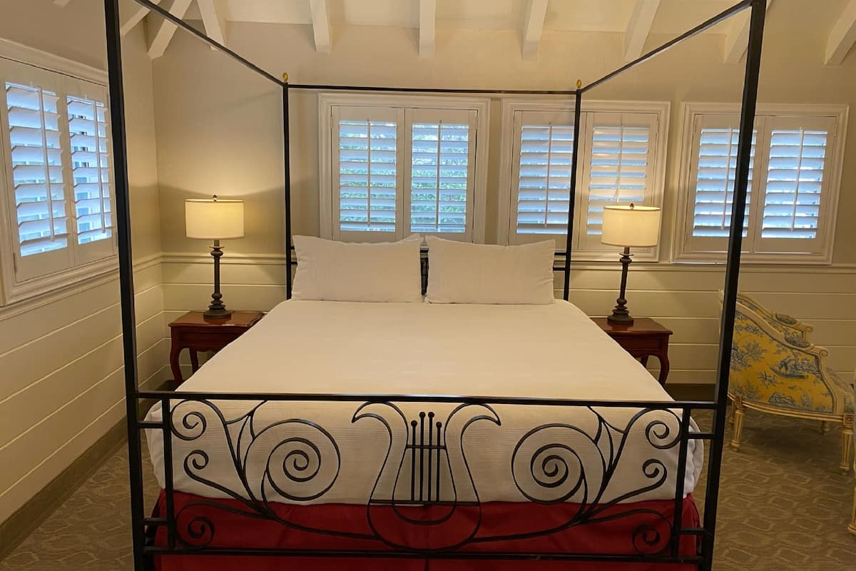 suite, 1 king bed | premium bedding, pillow-top beds, iron/ironing board, free wifi