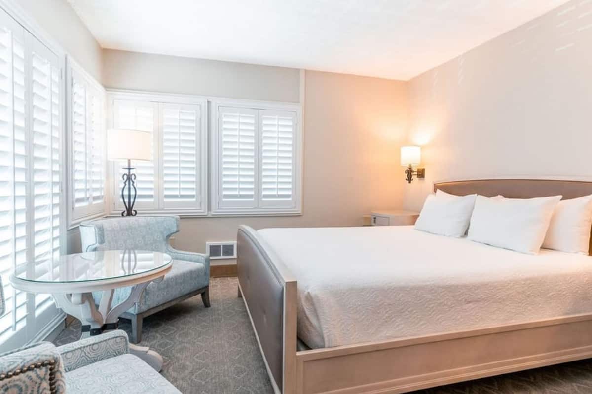 Habitación estándar, 1 cama King size | Ropa de cama de alta calidad y camas con pillow-top