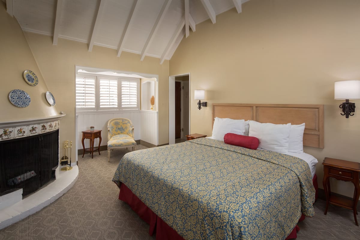 premium room, 1 king bed, fireplace | premium bedding, pillow-top beds, iron/ironing board, free wifi