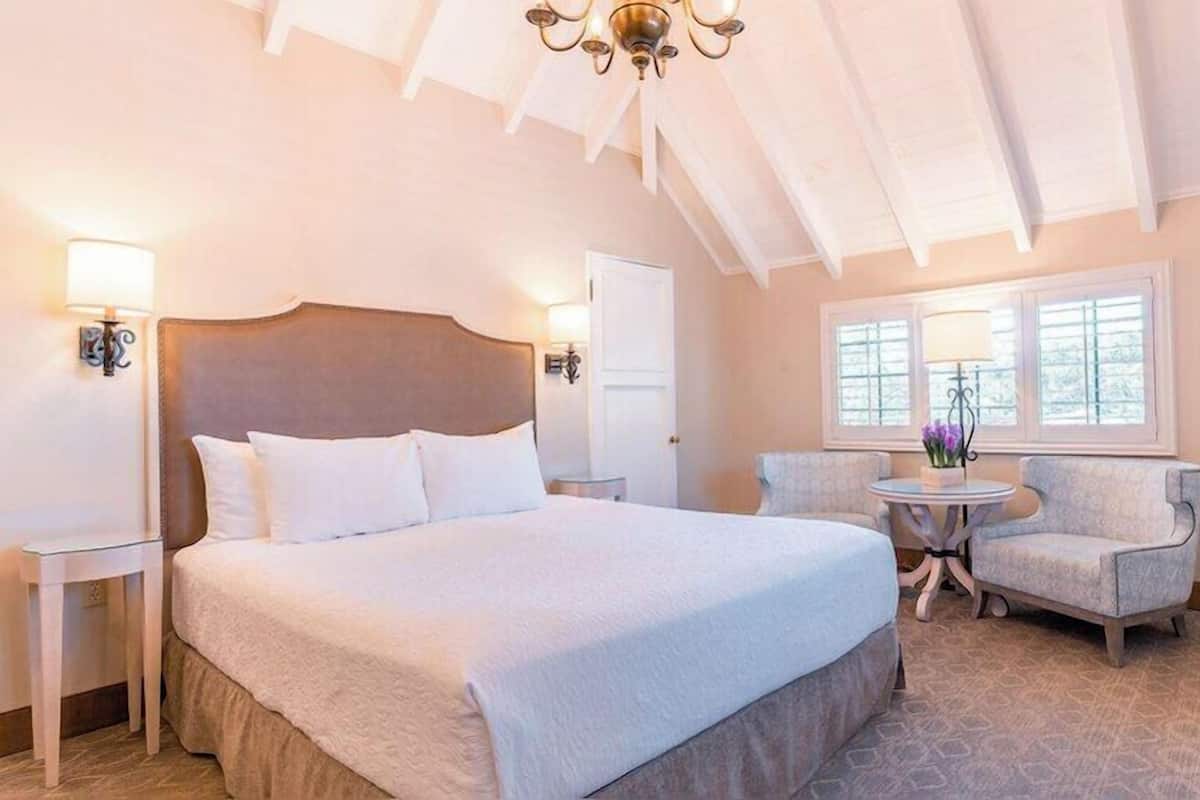 Habitación Deluxe, 1 cama King size | Ropa de cama de alta calidad y camas con pillow-top