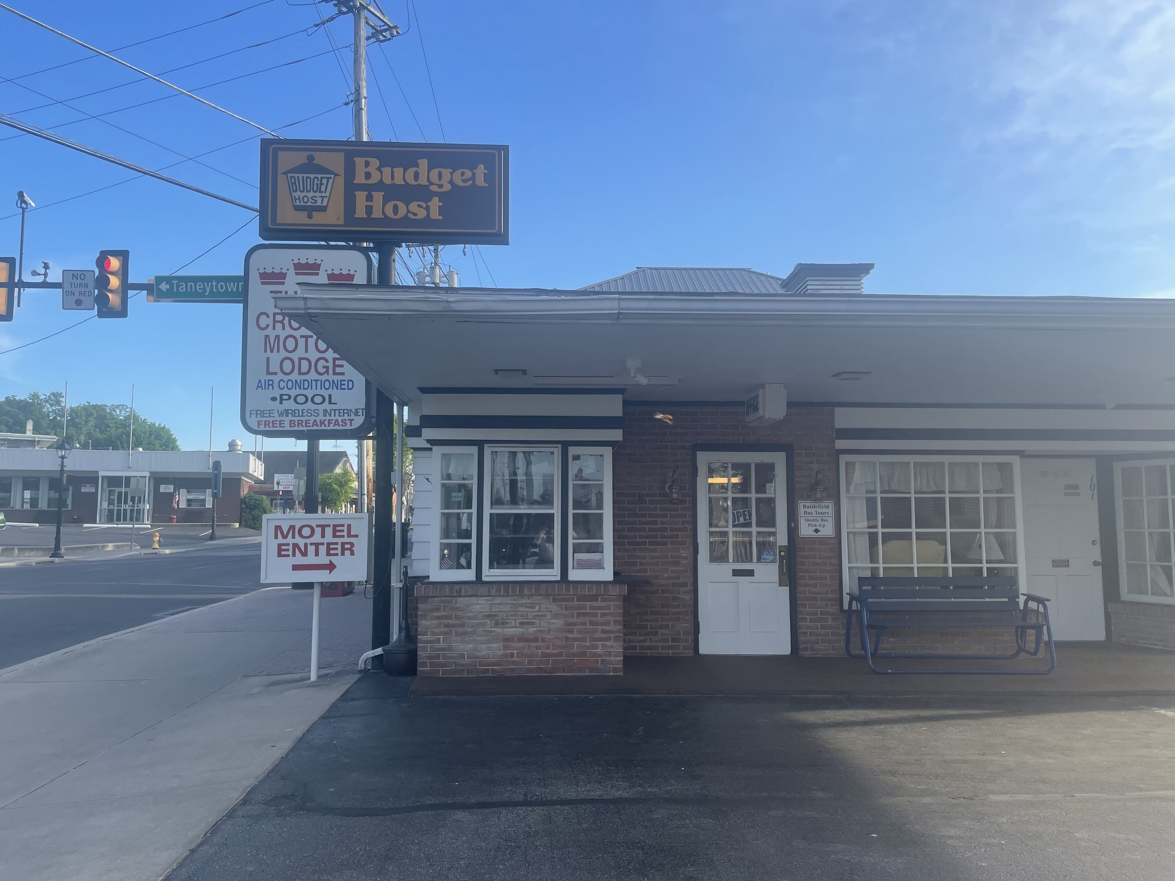 A motel with a sign indicating it is a Budget Host.