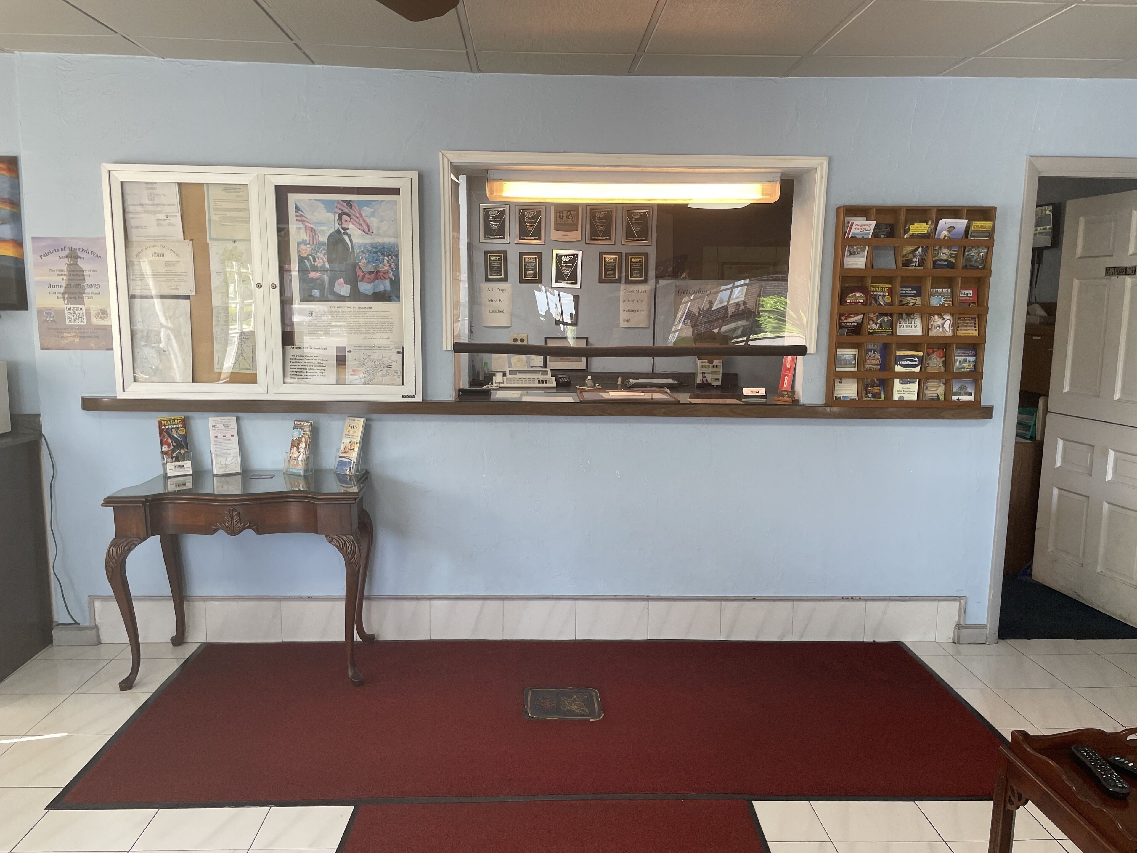 Check-in/check-out kiosk