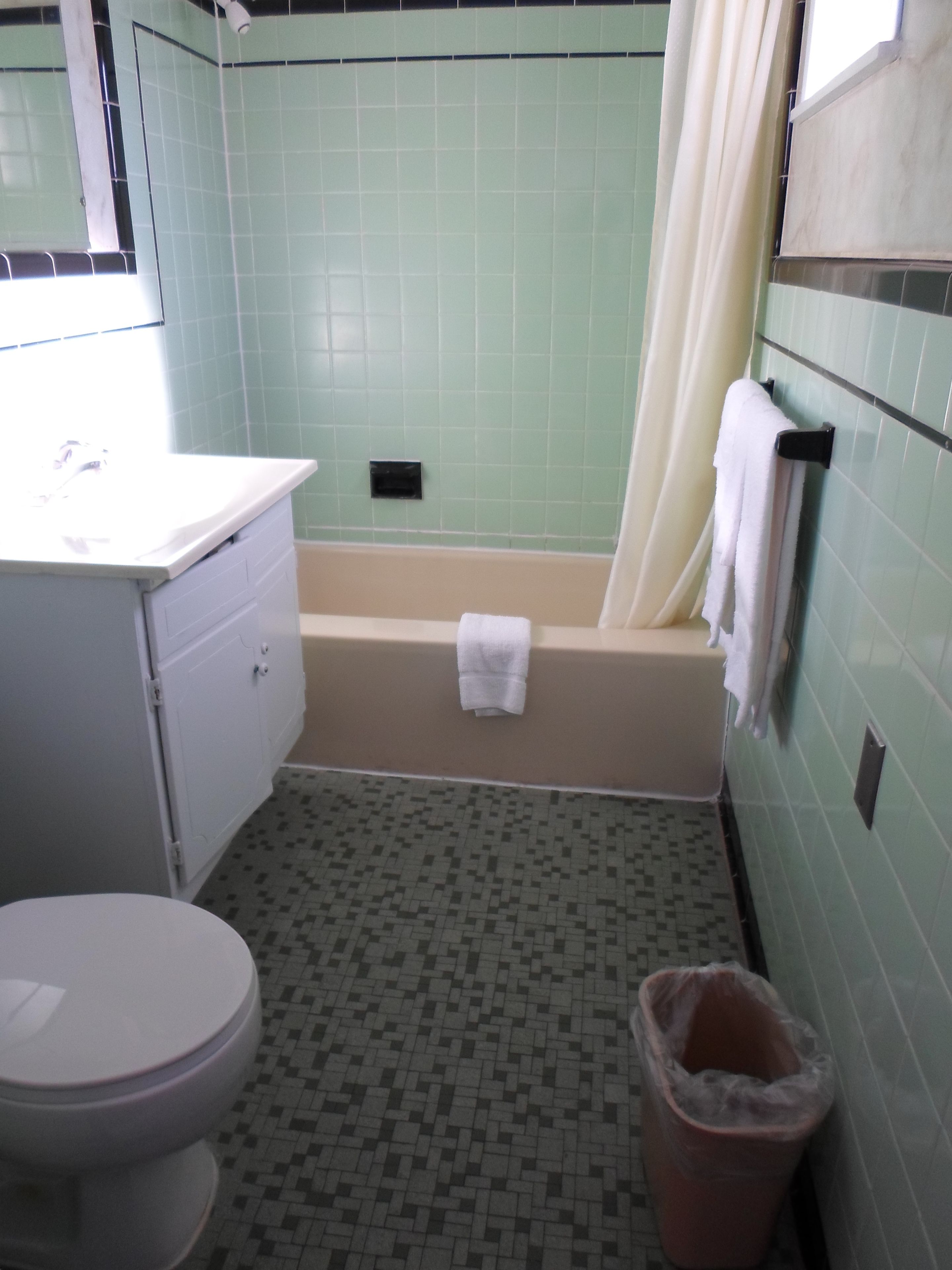 A bathroom with a toilet, sink, and bathtub.