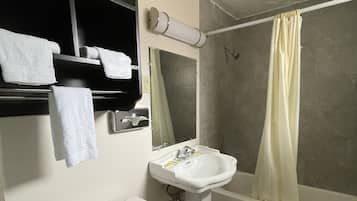 Room, 1 Queen Bed, Non Smoking | Bathroom