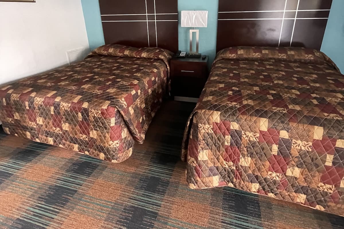 Habitación estándar doble, no fumadores | Escritorio, wifi gratis, ropa de cama