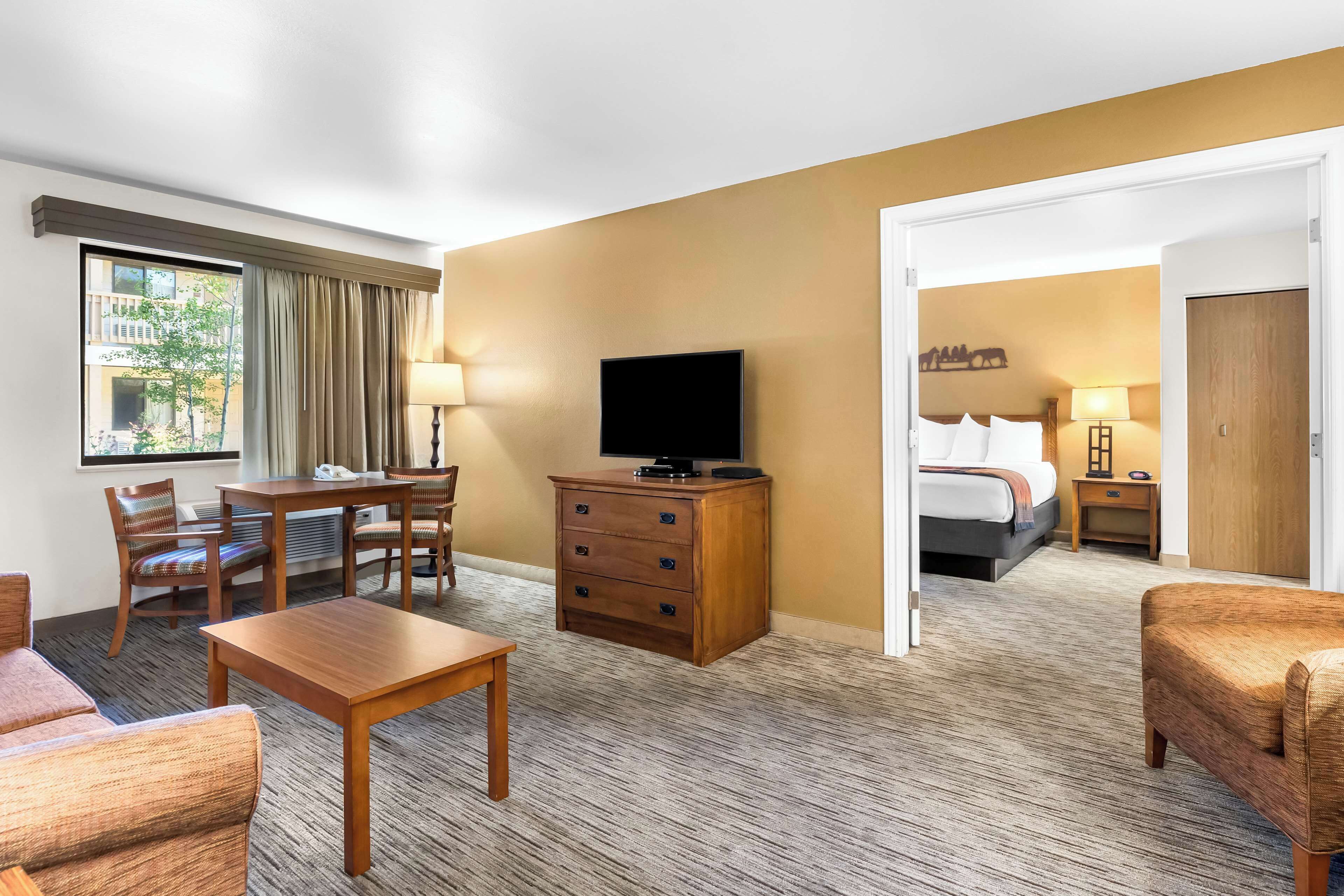 suite, 1 king bed, non smoking, jetted tub (with sofabed) | blackout curtains, iron/ironing board, free cots/infant beds