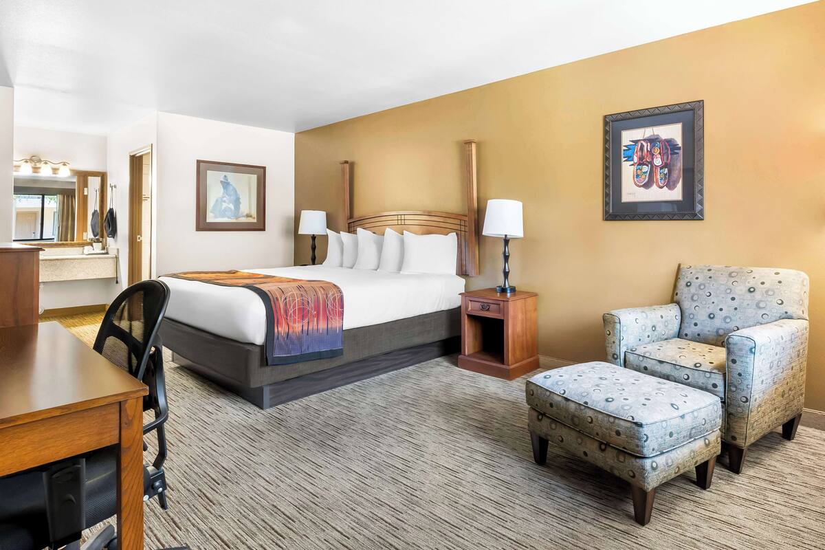 standard room, 1 king bed, non smoking, refrigerator & microwave | blackout curtains, iron/ironing board, free cots/infant beds