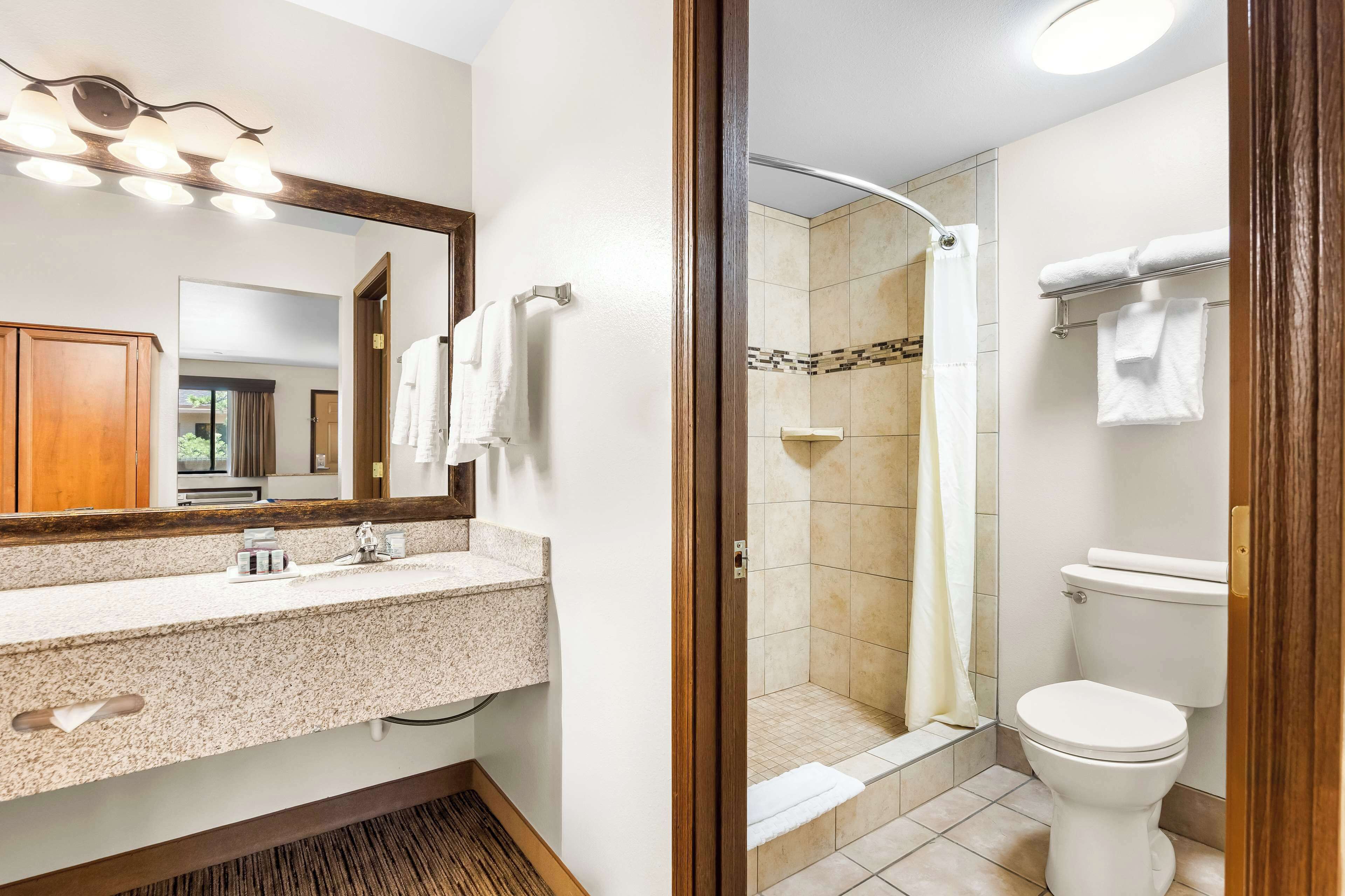 standard room, 1 king bed, non smoking, refrigerator & microwave | blackout curtains, iron/ironing board, free cots/infant beds