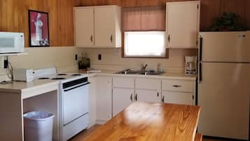 Family Room, 2 Bedrooms, Balcony | Private kitchen | Microwave, coffee/tea maker, toaster, cookware/dishes/utensils