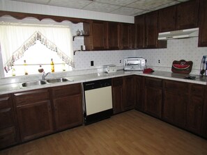 In-room dining - The Cottage Resort (Branson)