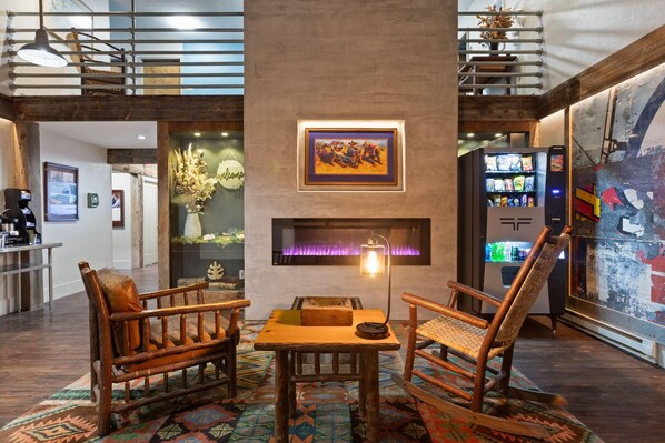 Lobby - Days Inn and Suites by Wyndham Downtown Missoula-University (Missoula)