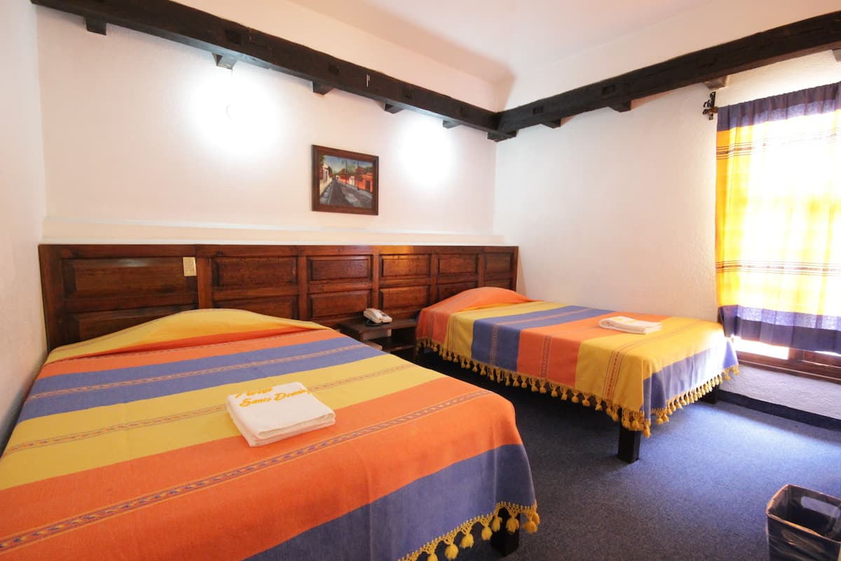 Double Room | Peti besi dalam bilik, katil lipat simpan/tambahan