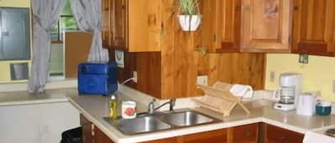 Birch Cottage, 1 Queen, 1 Full Futon | Private kitchen | Microwave, coffee/tea maker, electric kettle, toaster