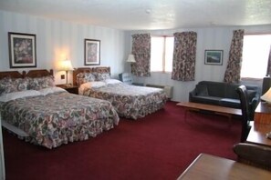 Desk, iron/ironing board, rollaway beds, free WiFi - Diamond Motor Inn (Owen Sound)