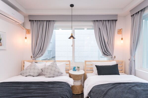 豪華三人房, 附屬樓 | 高級寢具、羽絨被、Select Comfort 床墊、書桌