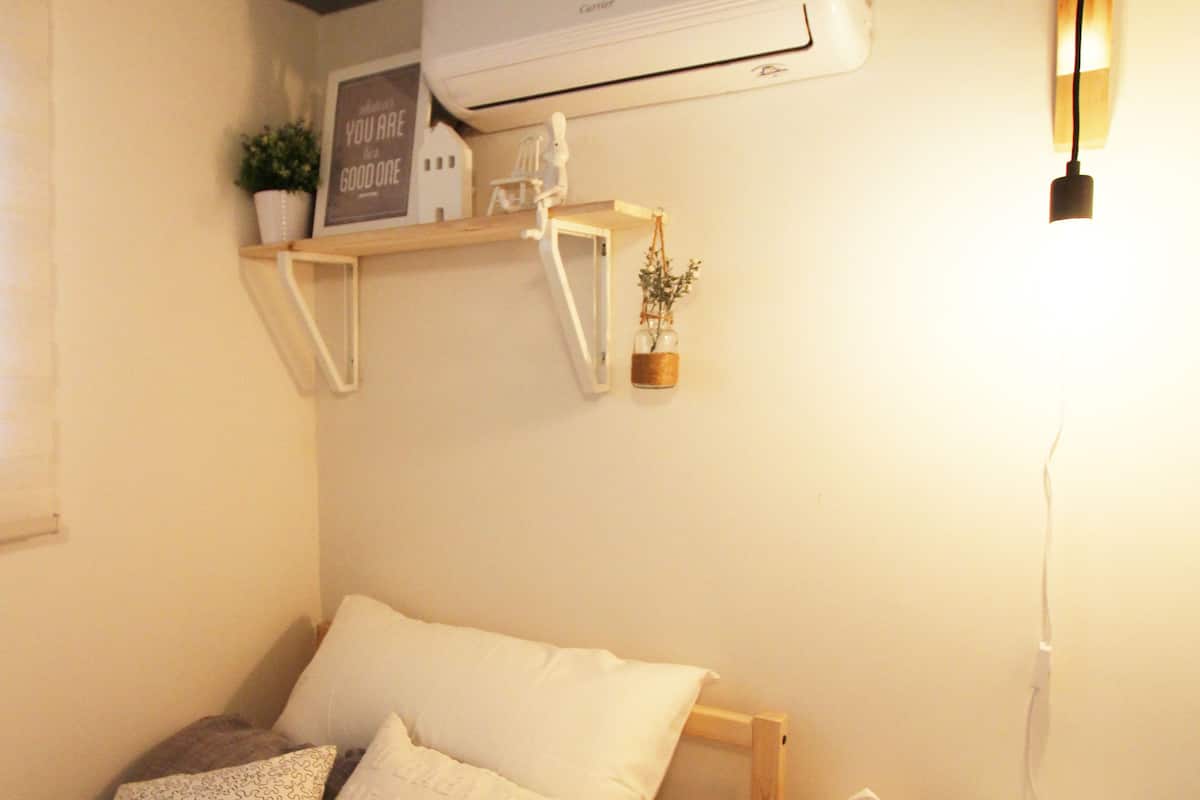 Single Room | Premium bedding, down comforters, Select Comfort beds, desk