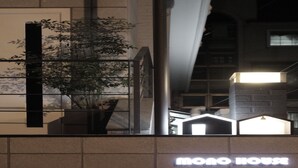 住宿正面 (夜晚)