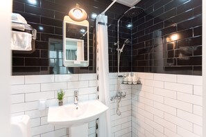 Bathroom - Mono House Hongdae (Seoul)