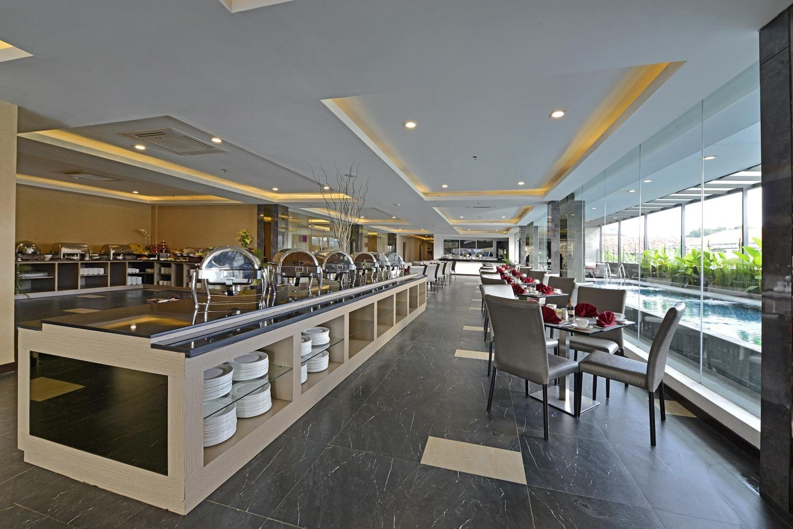 供應早餐、午餐和晚餐，印尼料理