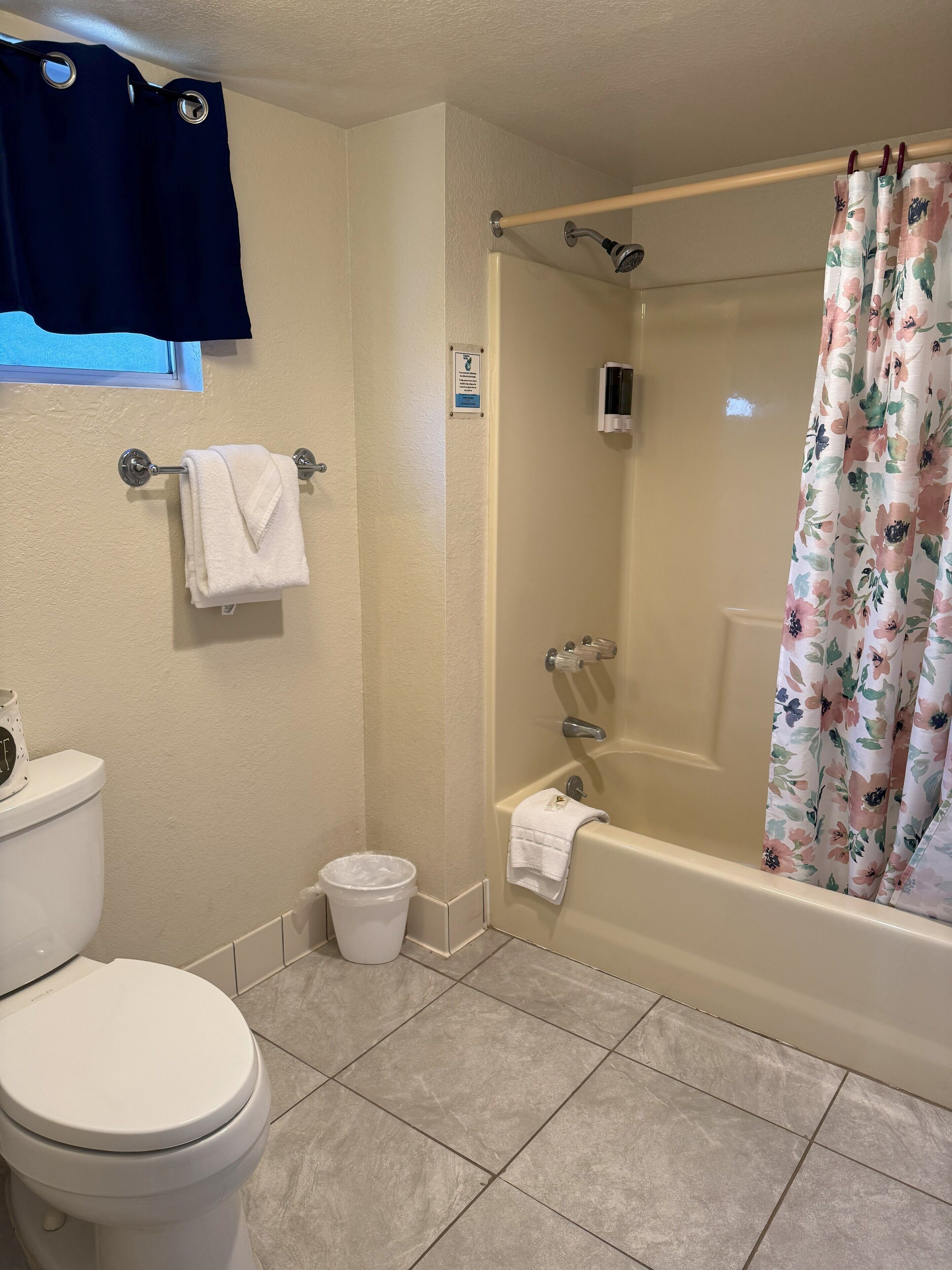 Standardzimmer, 2 Einzelbetten | Badezimmer