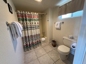 Standard Room, 1 Queen Bed, Accessible | Bathroom | Combined shower/tub, free toiletries, hair dryer, towels - Barewood Inn and Suites (Wofford Heights)