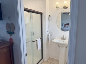 Standard Room, 1 Queen Bed with Sofa bed | Bathroom - Lakeshore Lodge (Wofford Heights)