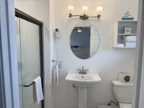 Standard Room, 1 Queen Bed with Sofa bed | Bathroom | Shower, free toiletries, hair dryer, towels