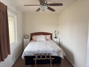 Standard Room, 1 Queen Bed with Sofa bed | 1 bedroom, individually decorated, individually furnished - Lakeshore Lodge (Wofford Heights)