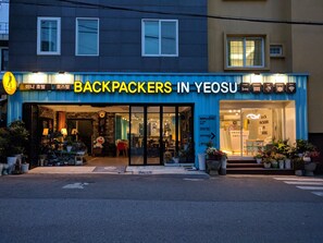 Front of property - evening/night - Backpackers in Yeosu - Hostel (Yeosu)