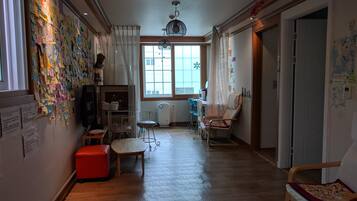 Superior House, 2 Bedrooms, City View, Annex Building | Living room | Books, heated floors