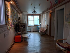 Superior House, 2 Bedrooms, City View, Annex Building | Living room | Books, heated floors - Backpackers in Yeosu - Hostel (Yeosu)