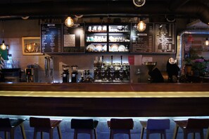 酒吧（店内）